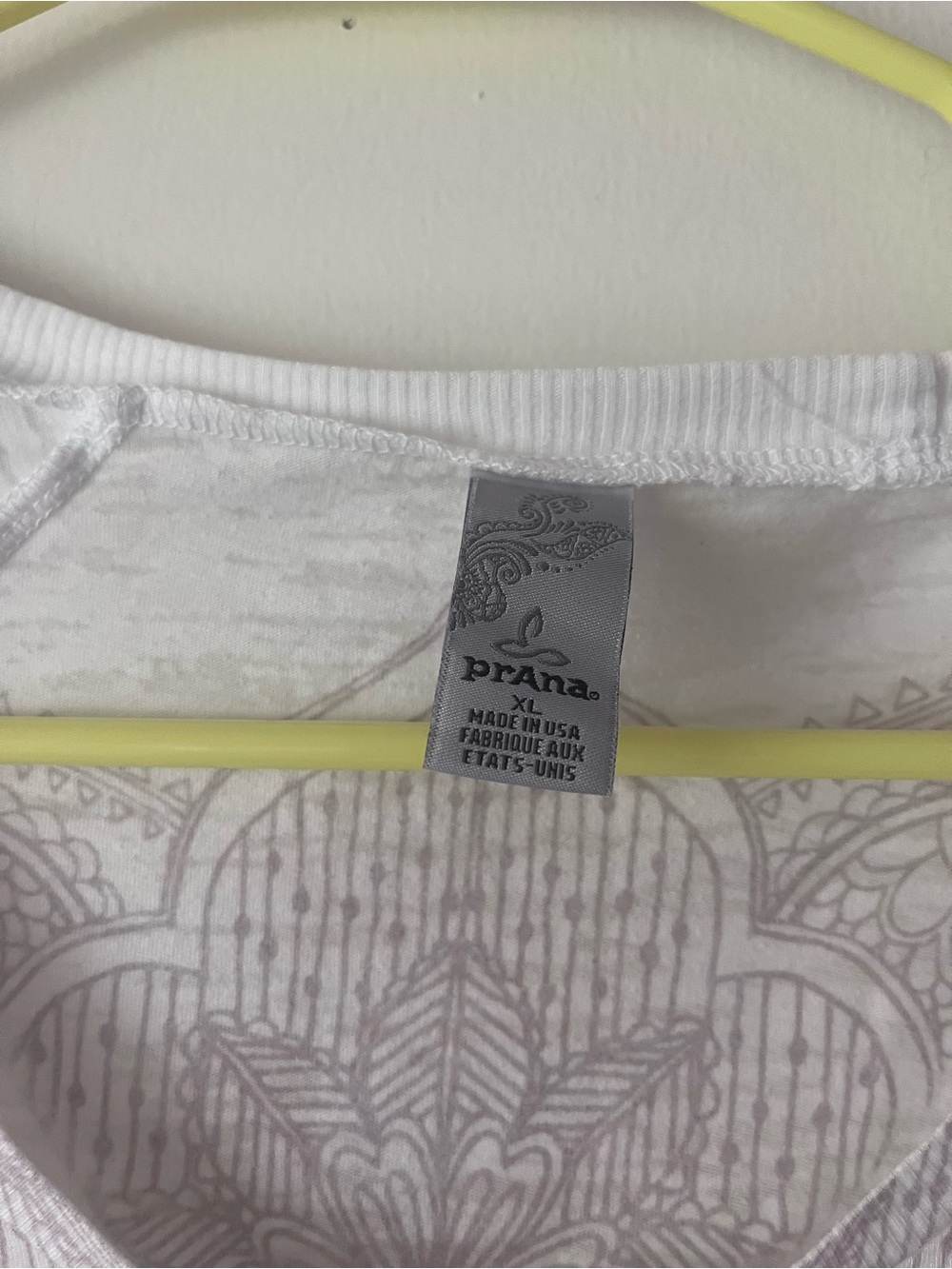 Prana Women’s White Short Sleeve Tee with Taupe Motif Size XL - Picture 3 of 4